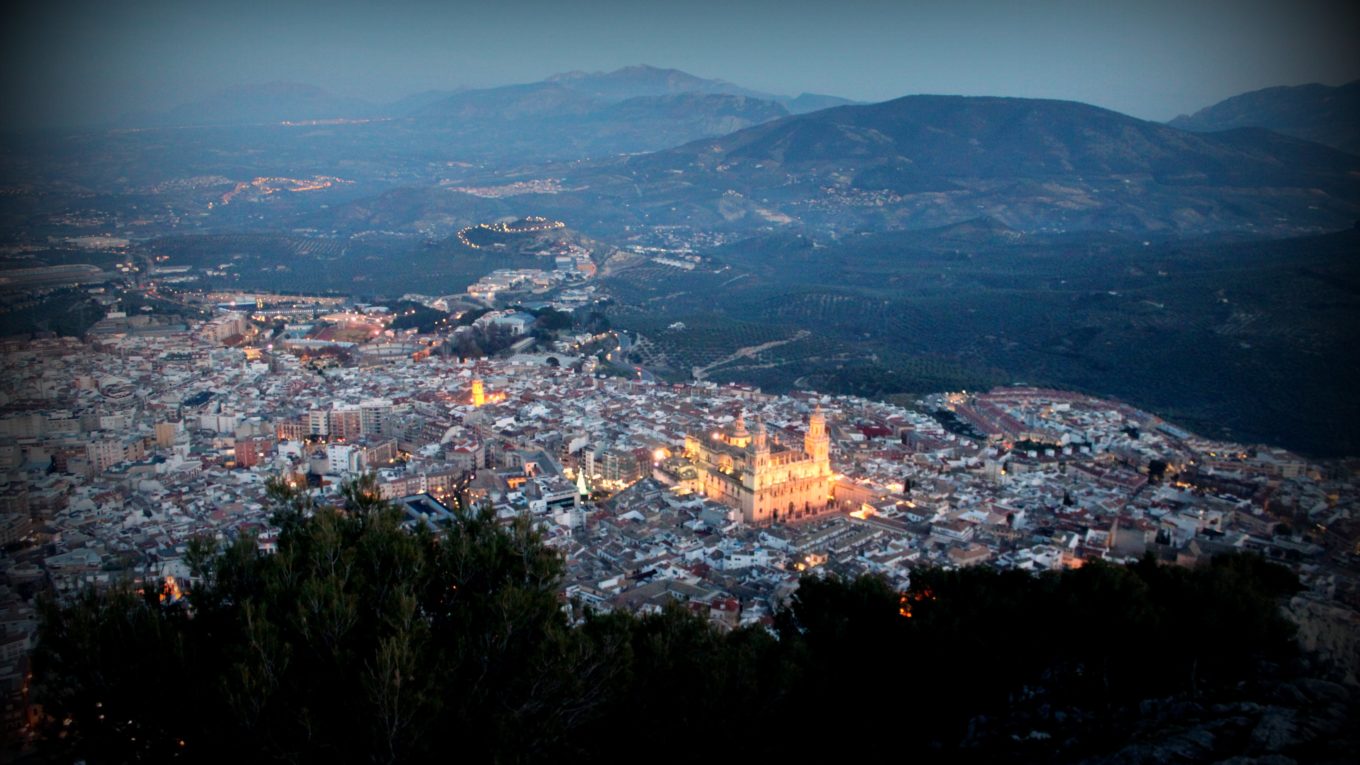 Jaén de noche desde el castillo