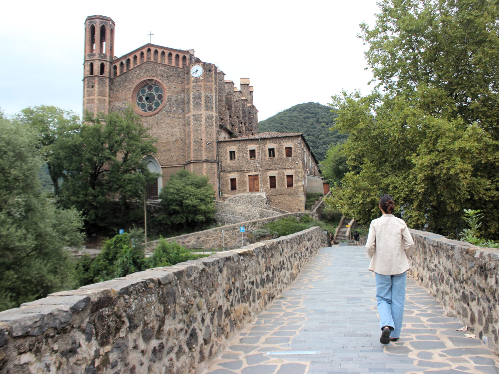 Monasterio románico de Sant Joan les Fonts