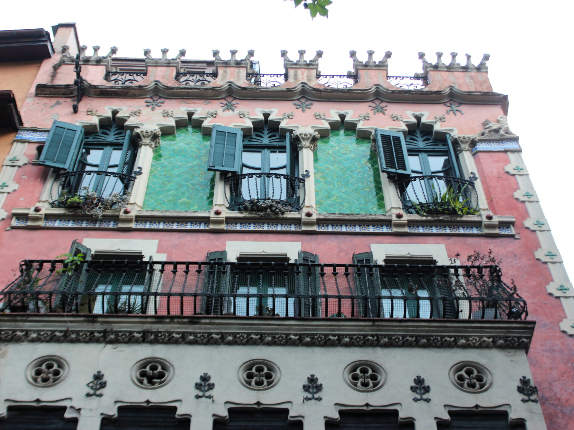 Casa Gaietà Vila, edificio modernista de Olot