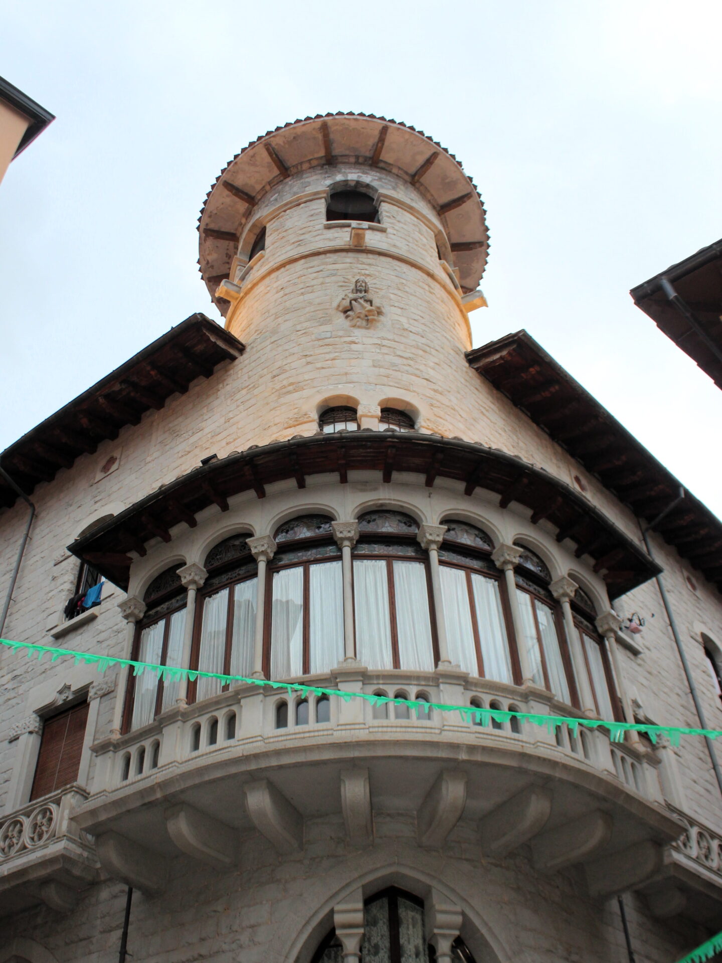 Qué ver en la Garrotxa, edificios modernistas en Olot