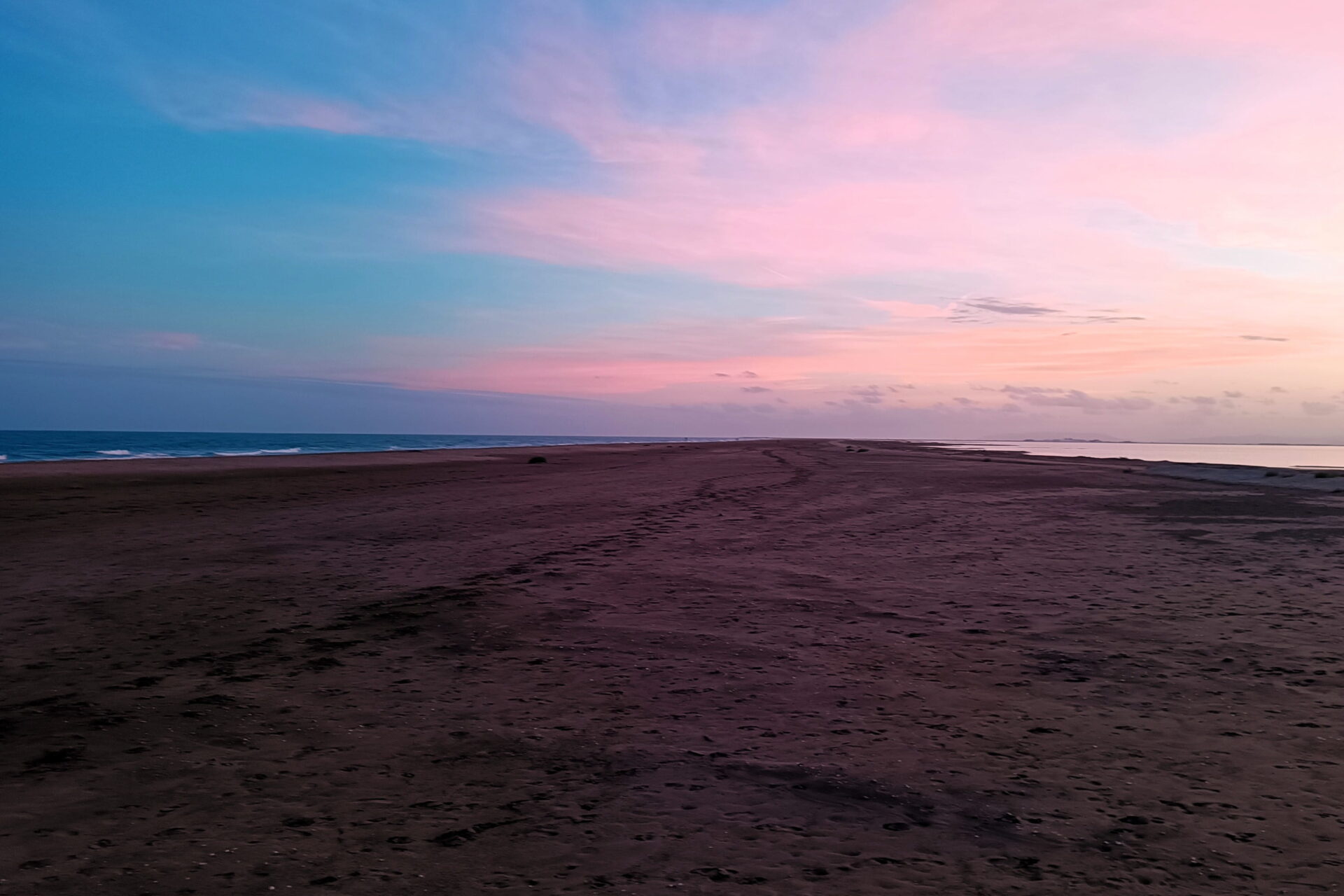 Lengua de tierra de la playa del Trabucador con la puesta de sol