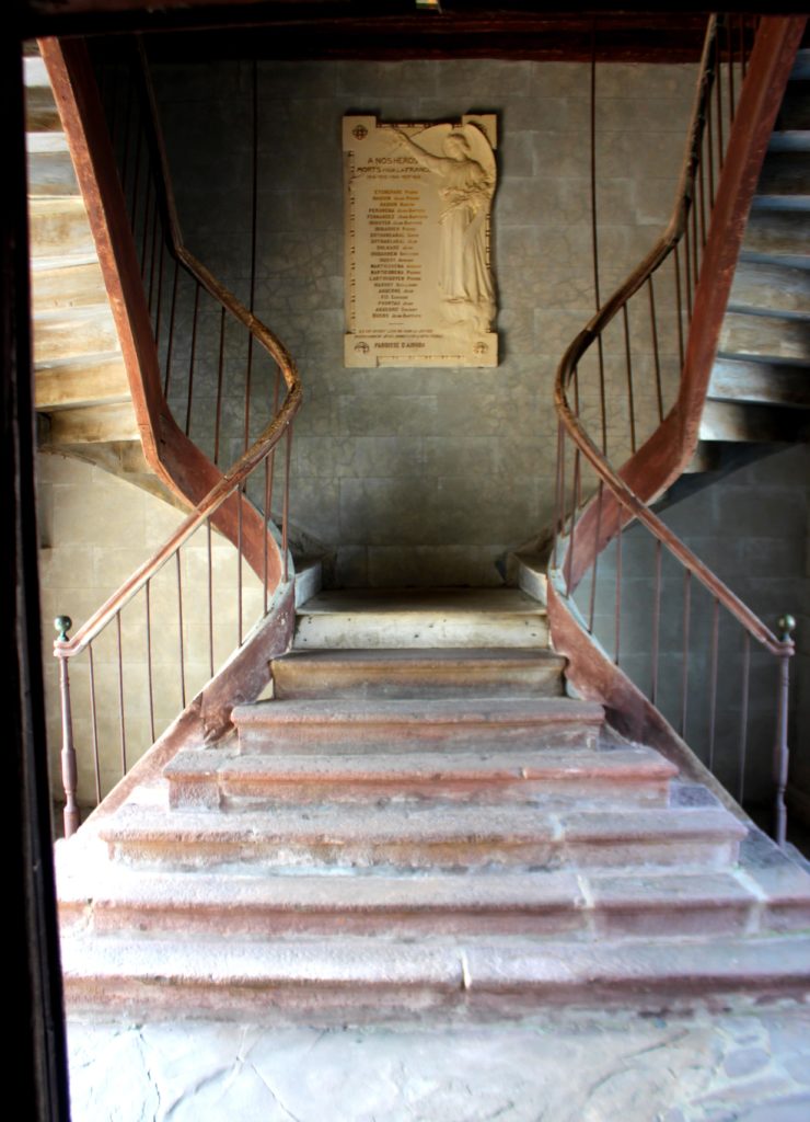 Escalera doble de Église Notre-Dame-de-l'Assomption. País Vasco Francés