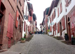 Calle medieval de San Juan Pie de Puerto San Juan a Pie de Puerto