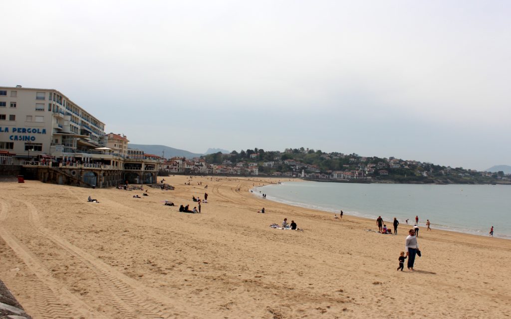 Playa grande del País Vasco Francés con edificios Belle Époque