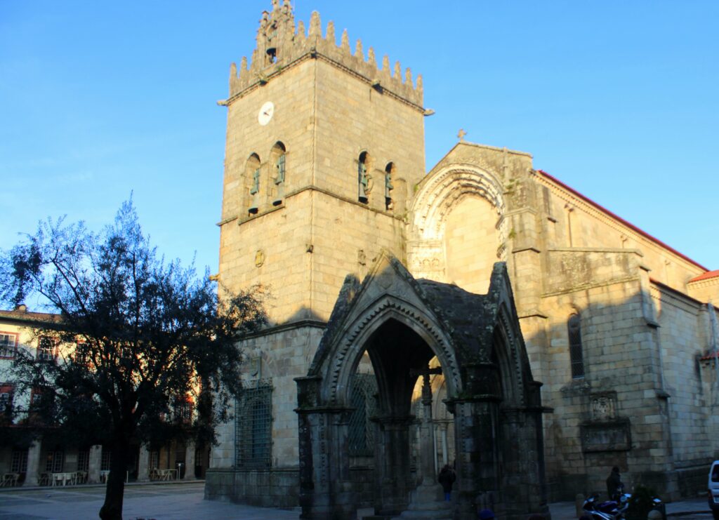 Fachada iglesia de Ntra. Señora de Oliveira en Guimaraes