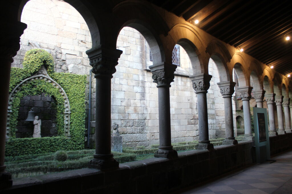 Arcos del claustro Museo Alberto Sampaio