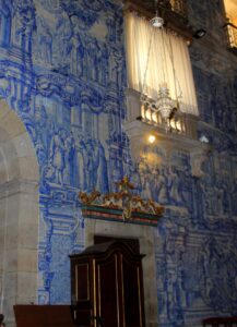 Azulejos portugueses en la iglesia del Pópulo en Braga
