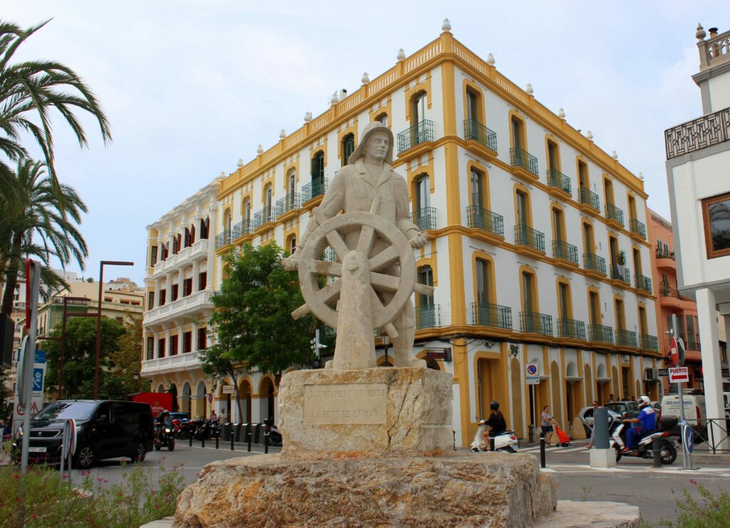 Monumento al corsario del puerto de Ibiza