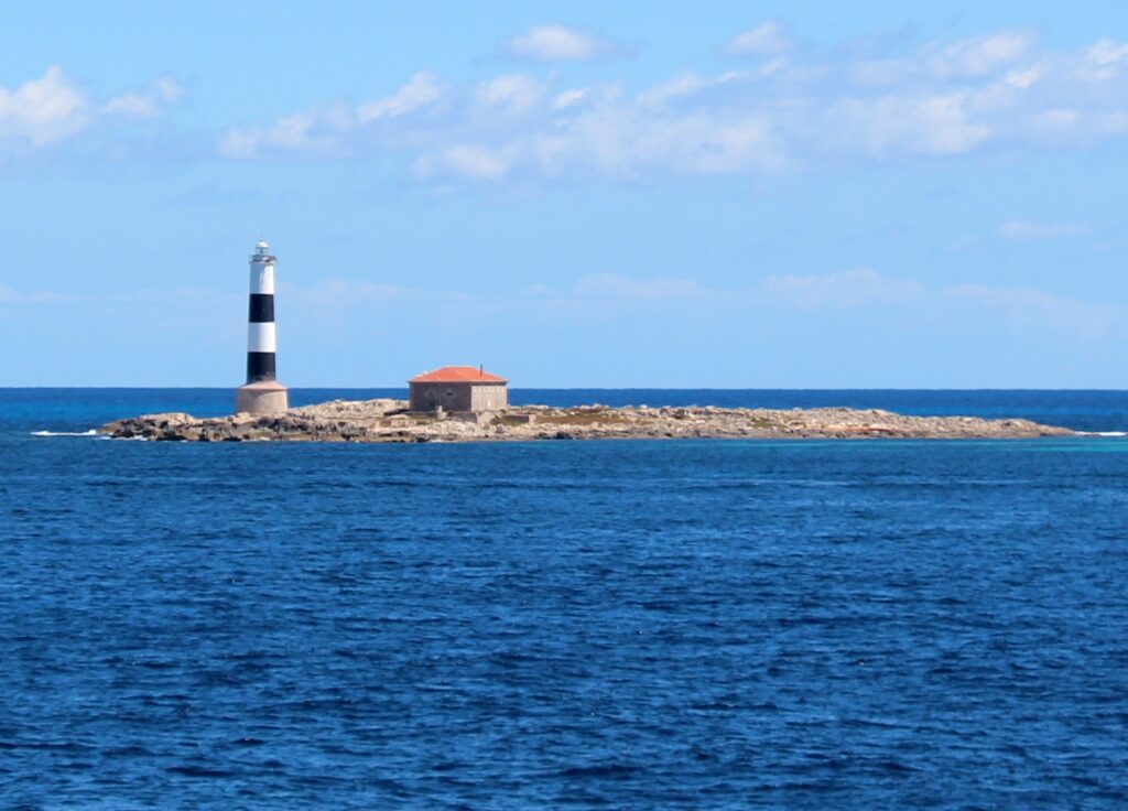 Faro de isla de Espardell