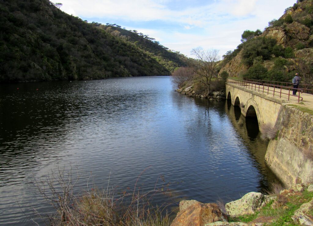 Puente embalse de Picadas