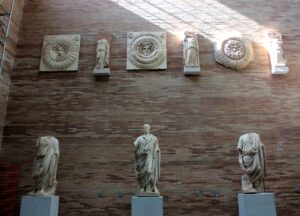 Estatuas del foro en el Museo Nacional de Arte romano de Mérida