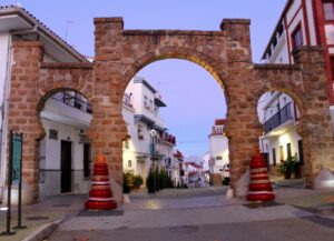 Ruta por la Sierra de las Nieves Arcos de Alozaina. historia