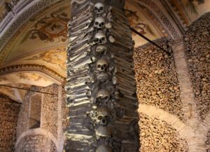 capilla de los huesos en Évora