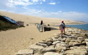 Subiendo la duna de Pilat por la playa de la Corniche
