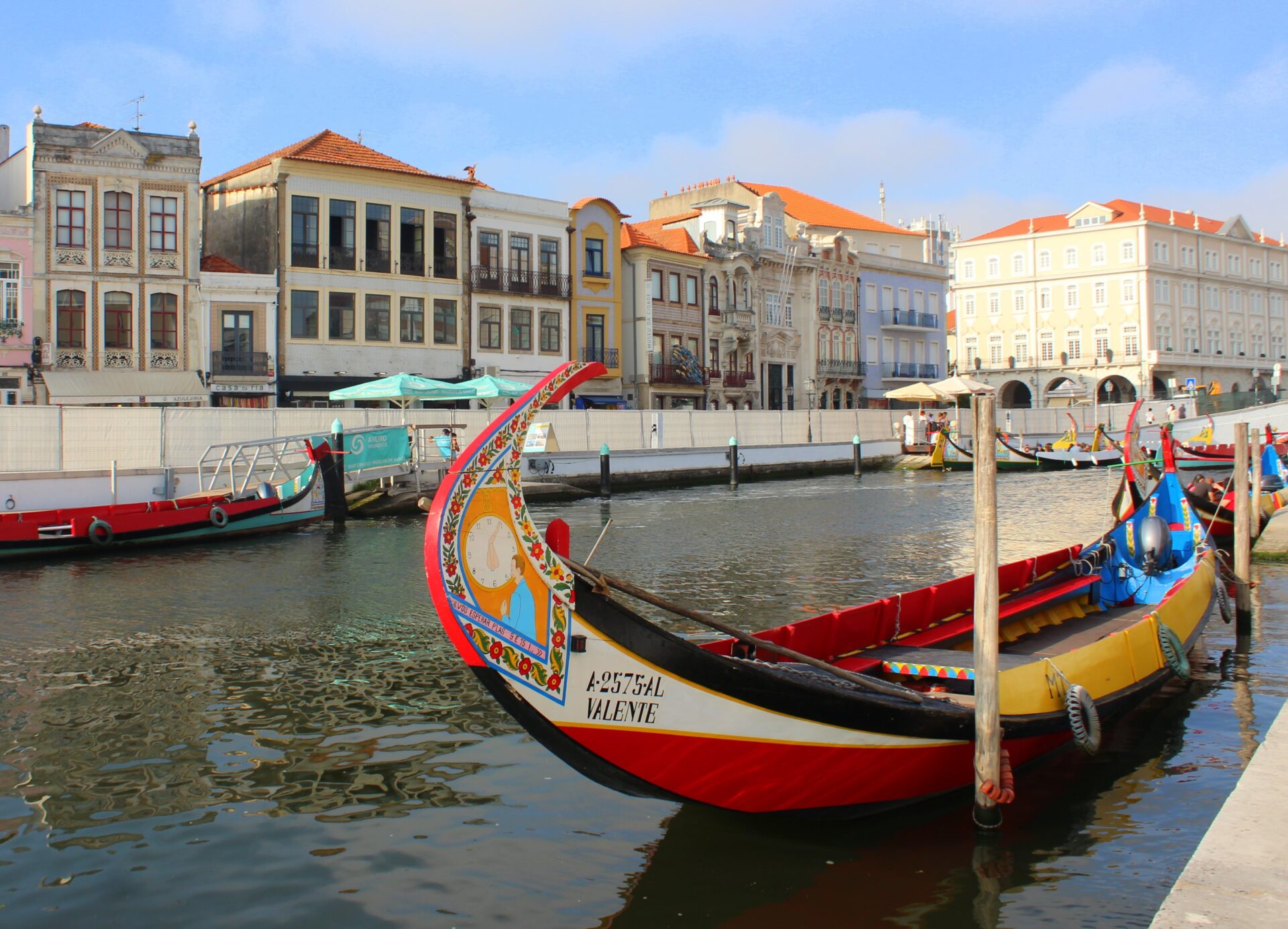 Barco moliceiro en los canales de Aveiro