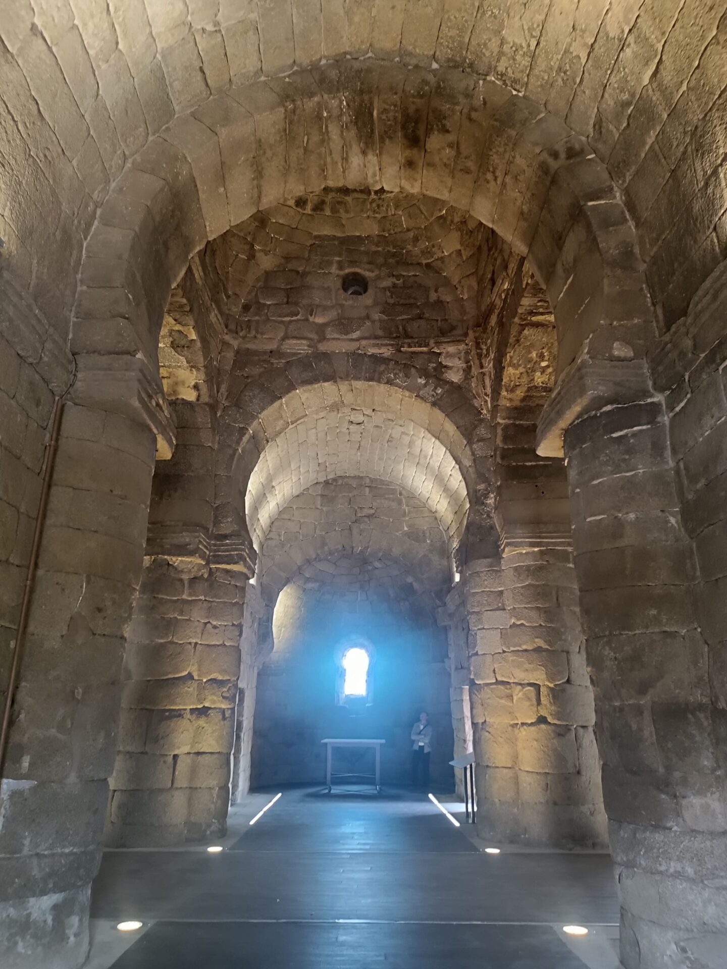 Interior de la ermita de Santa María de Melque. Toledo