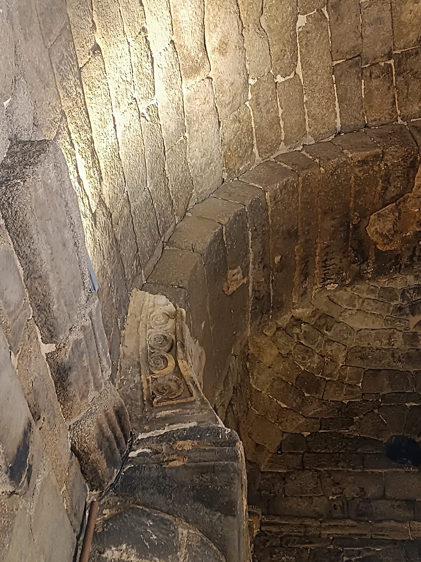 Estucado ermita de Santa María de Melque