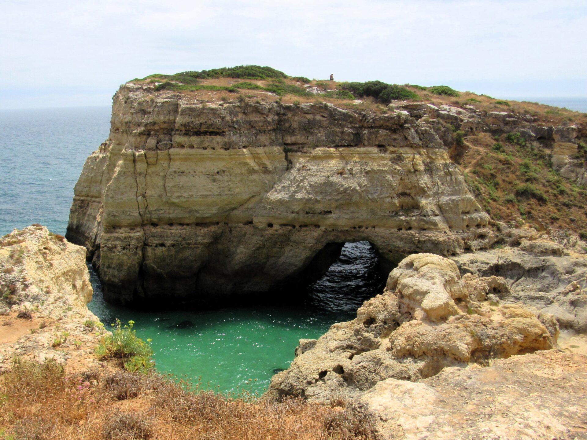 Cueva marina en el Algarve