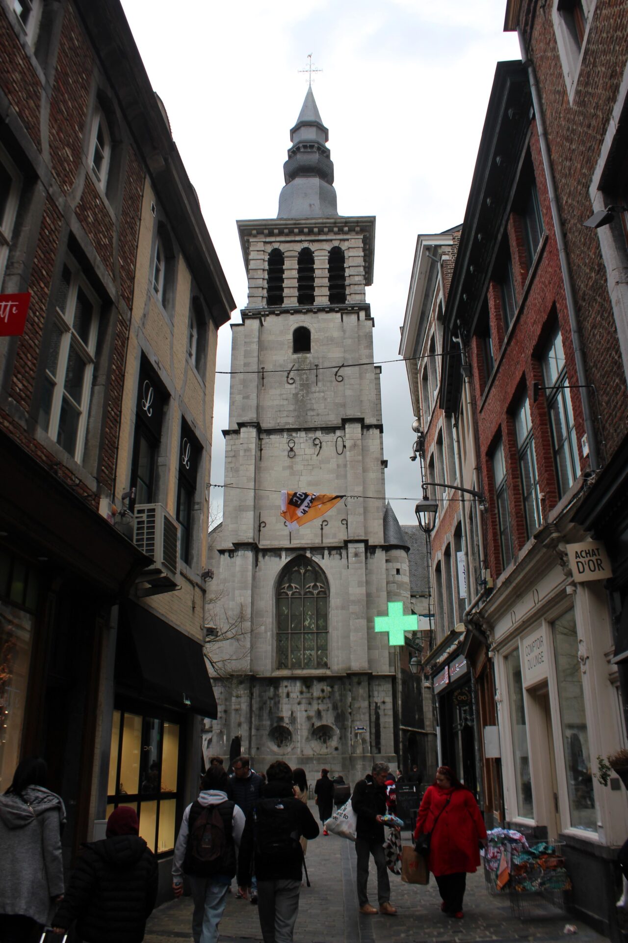 Torre de la iglesia de Saint-Jean-Bautista en Namur