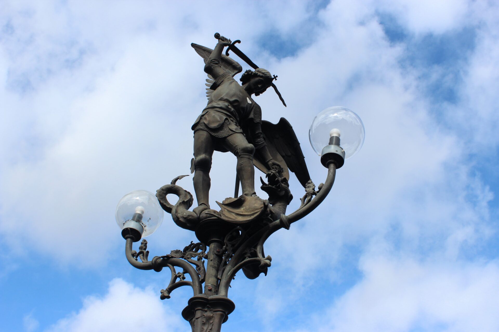 Farola con Saint-MIchel en Bélgica