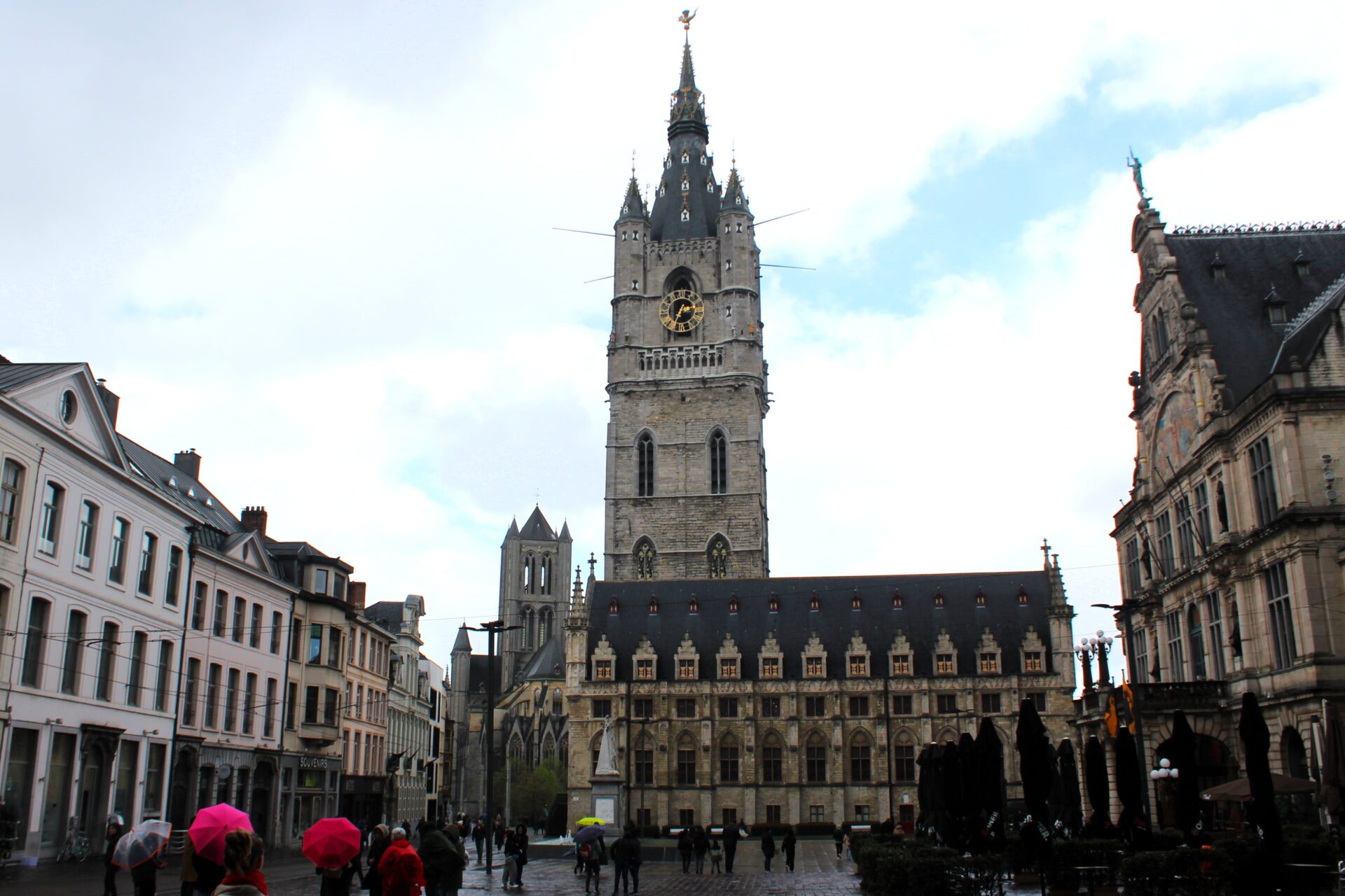 La ciudad de las tres torres medievales de Bélgica