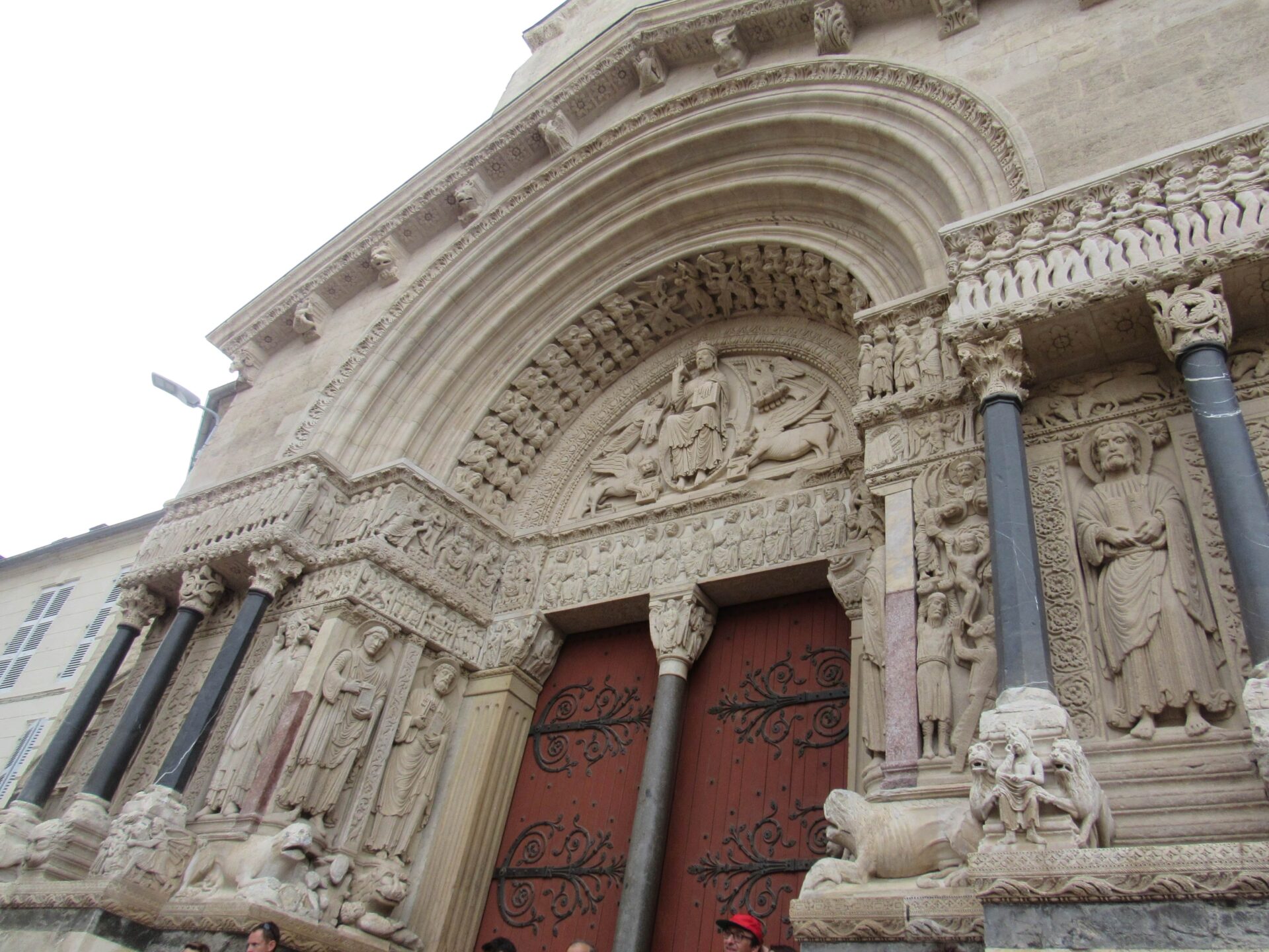 Qué ver en la Camarga francesa Saint Trophime en Arlés