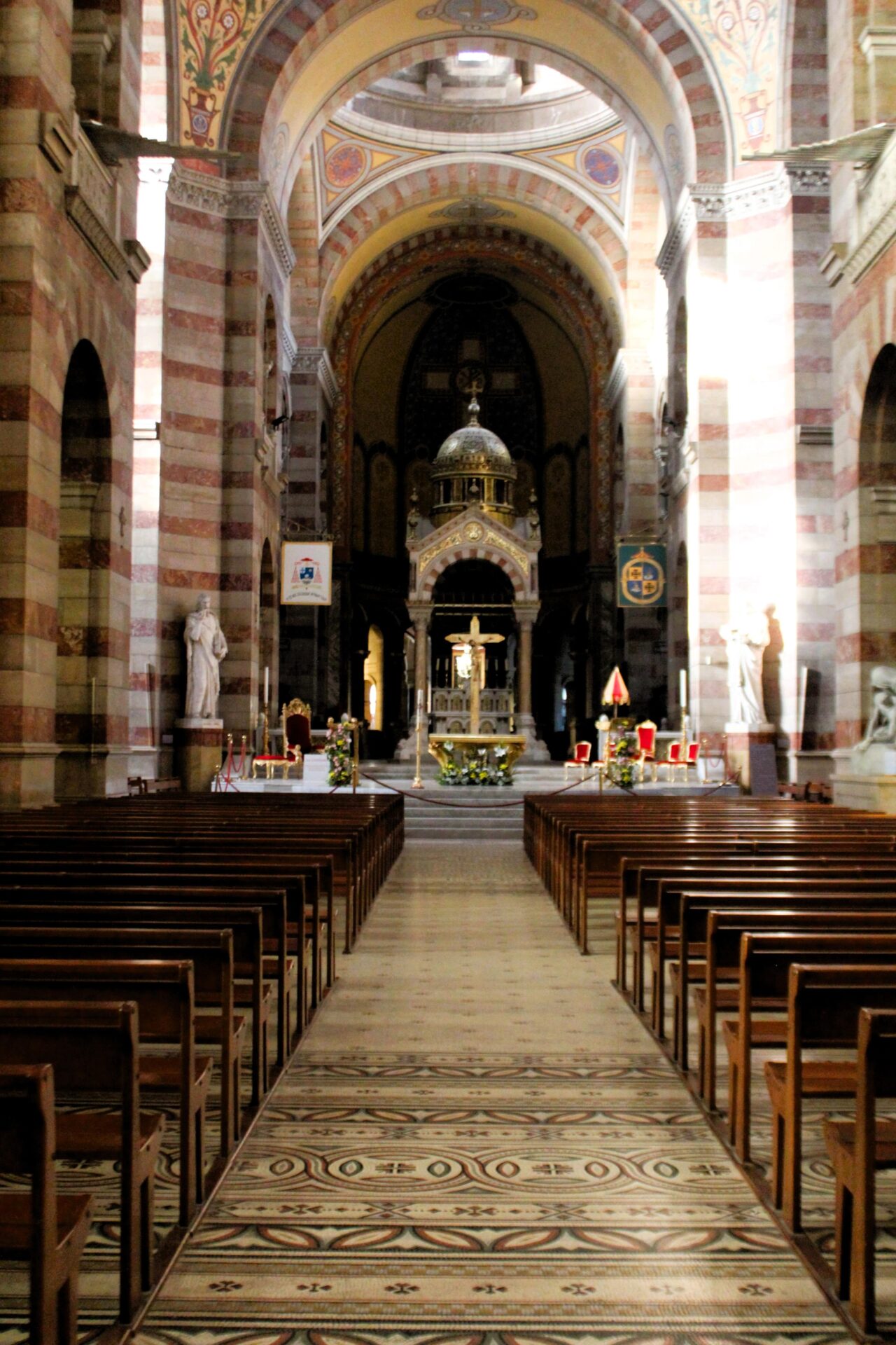 Interior de la catedral de Marsella