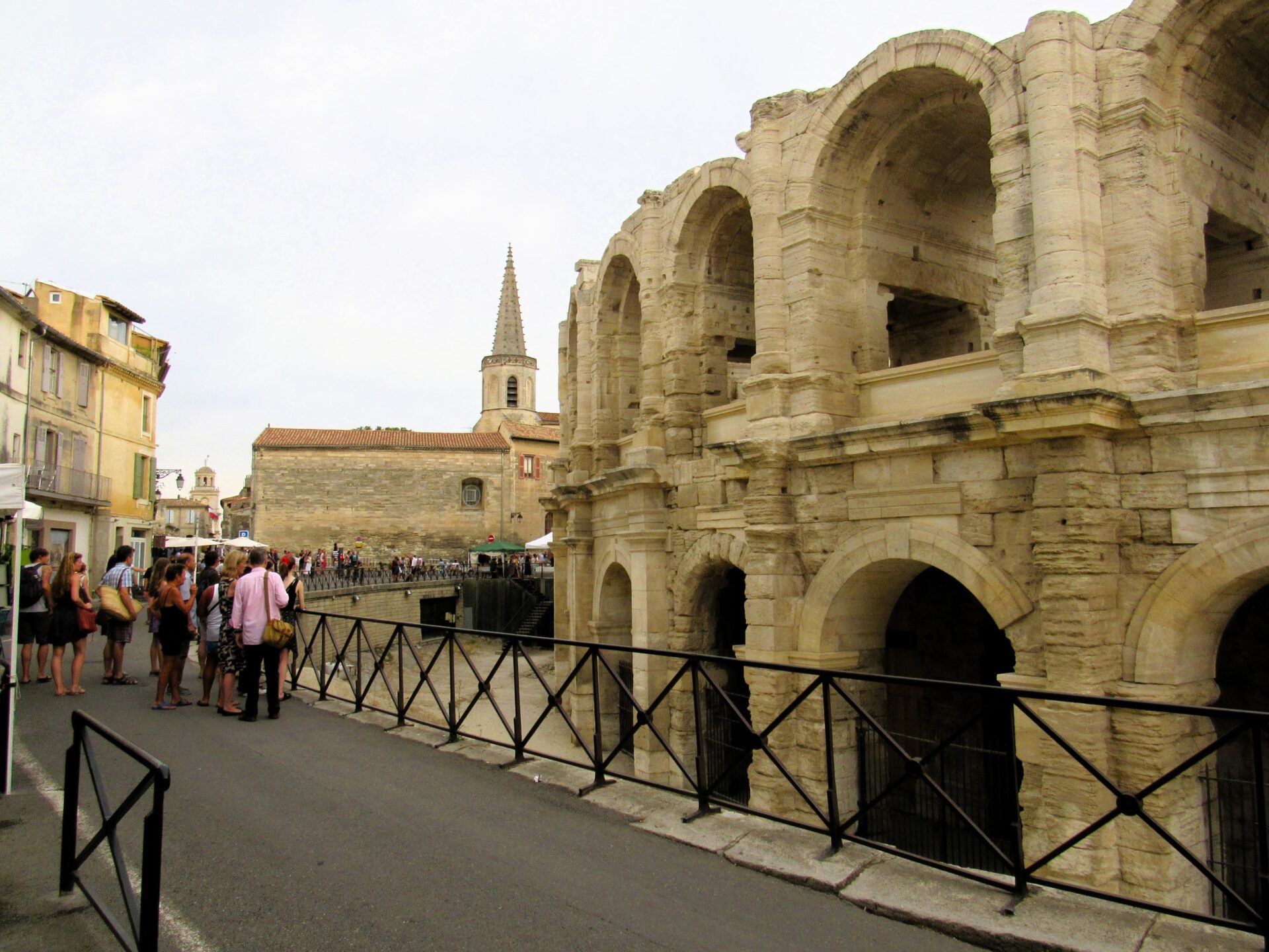 Ciudad con anfiteatro romano en la Provenza
