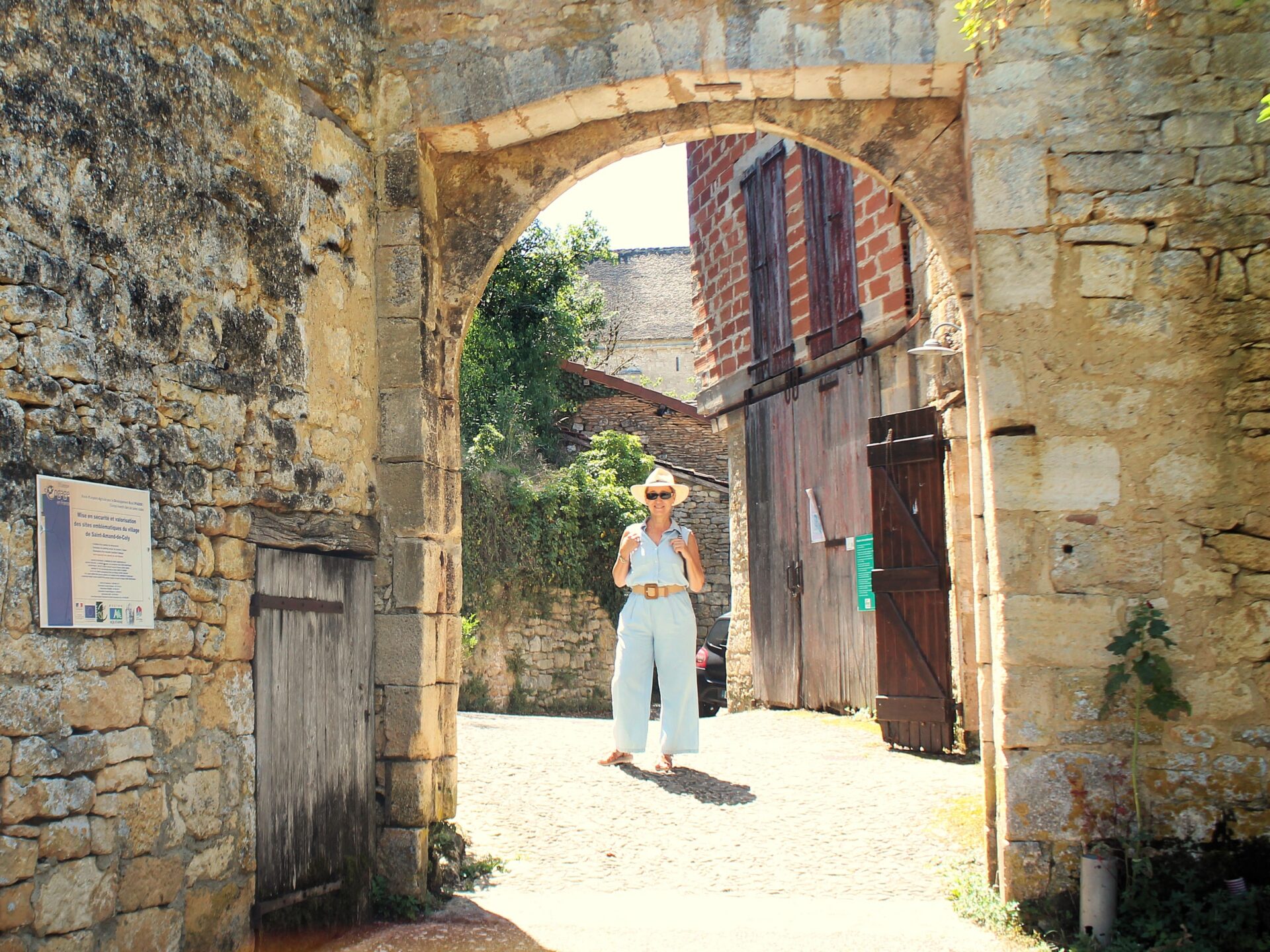 Arco del antiguo hospital de Saint-Amand-de-Coly