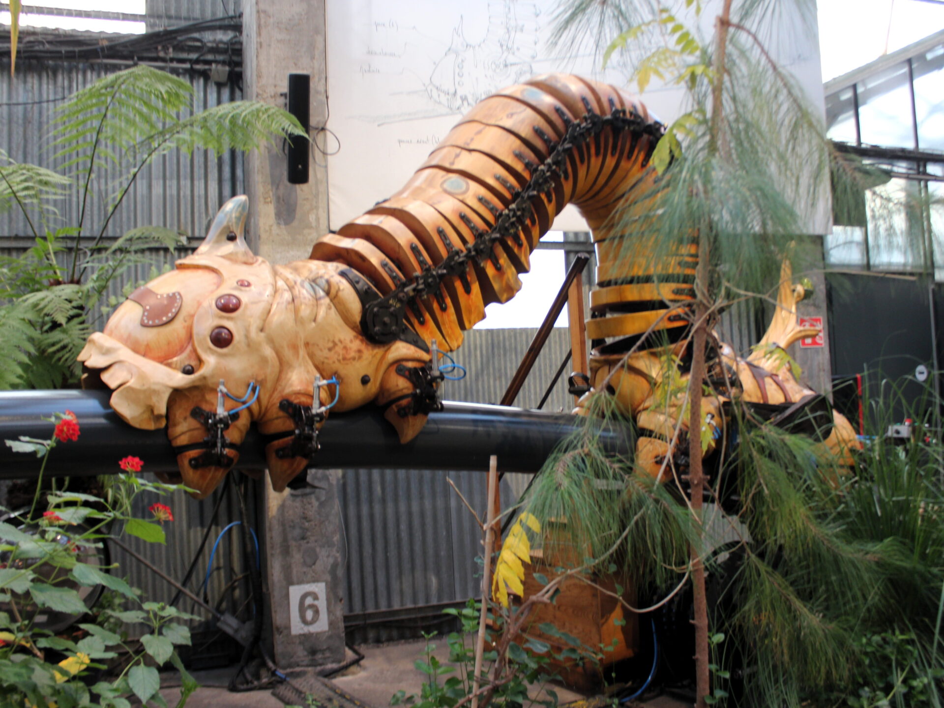 Gusano mecánico en las Máquinas de la Isla Gusano Galería de las Máquinas
