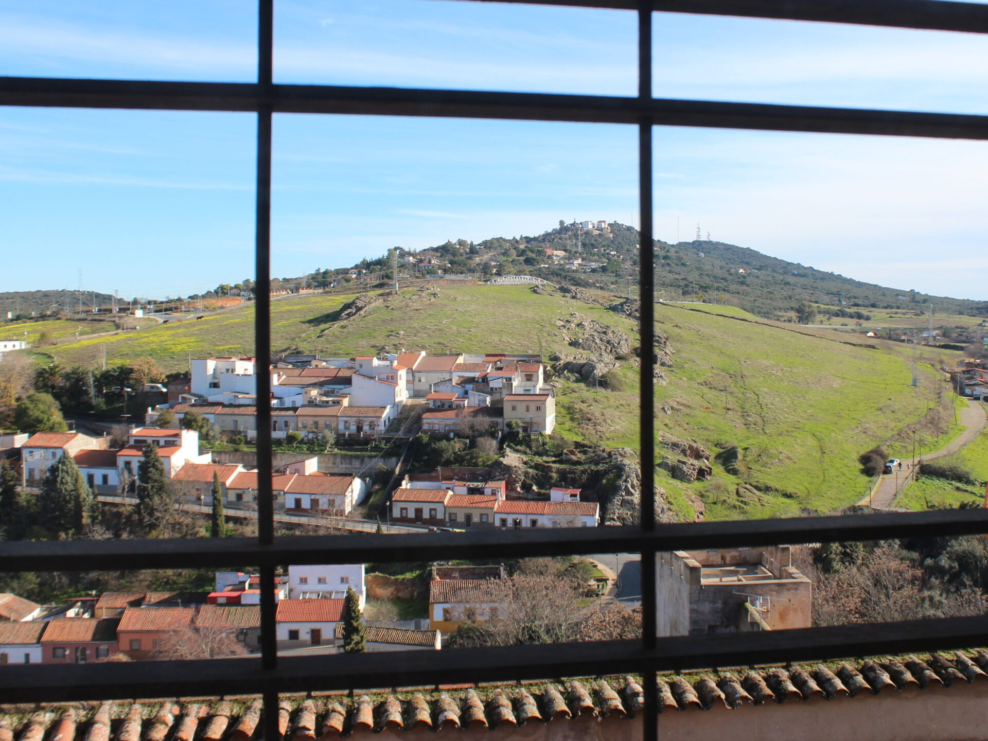Vistas del Santuario de la Montaña desde el Museo de Cáceres