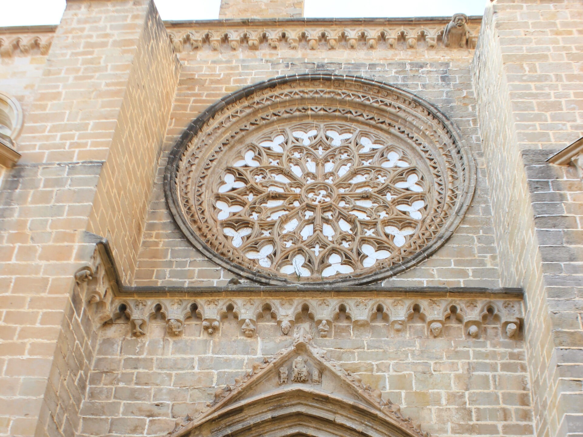Rosetón iglesia gótica 
