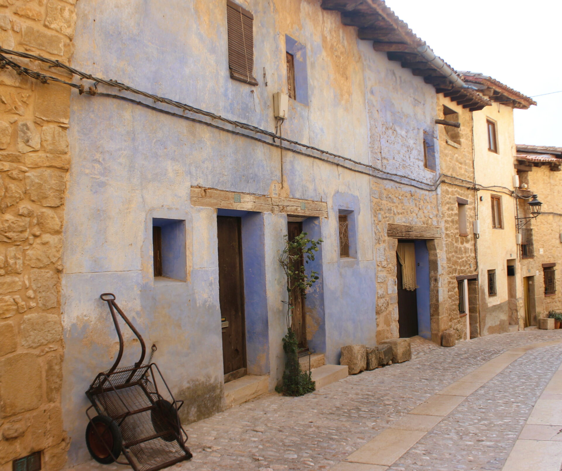 Casas pintadas de azul en Valderrobres
