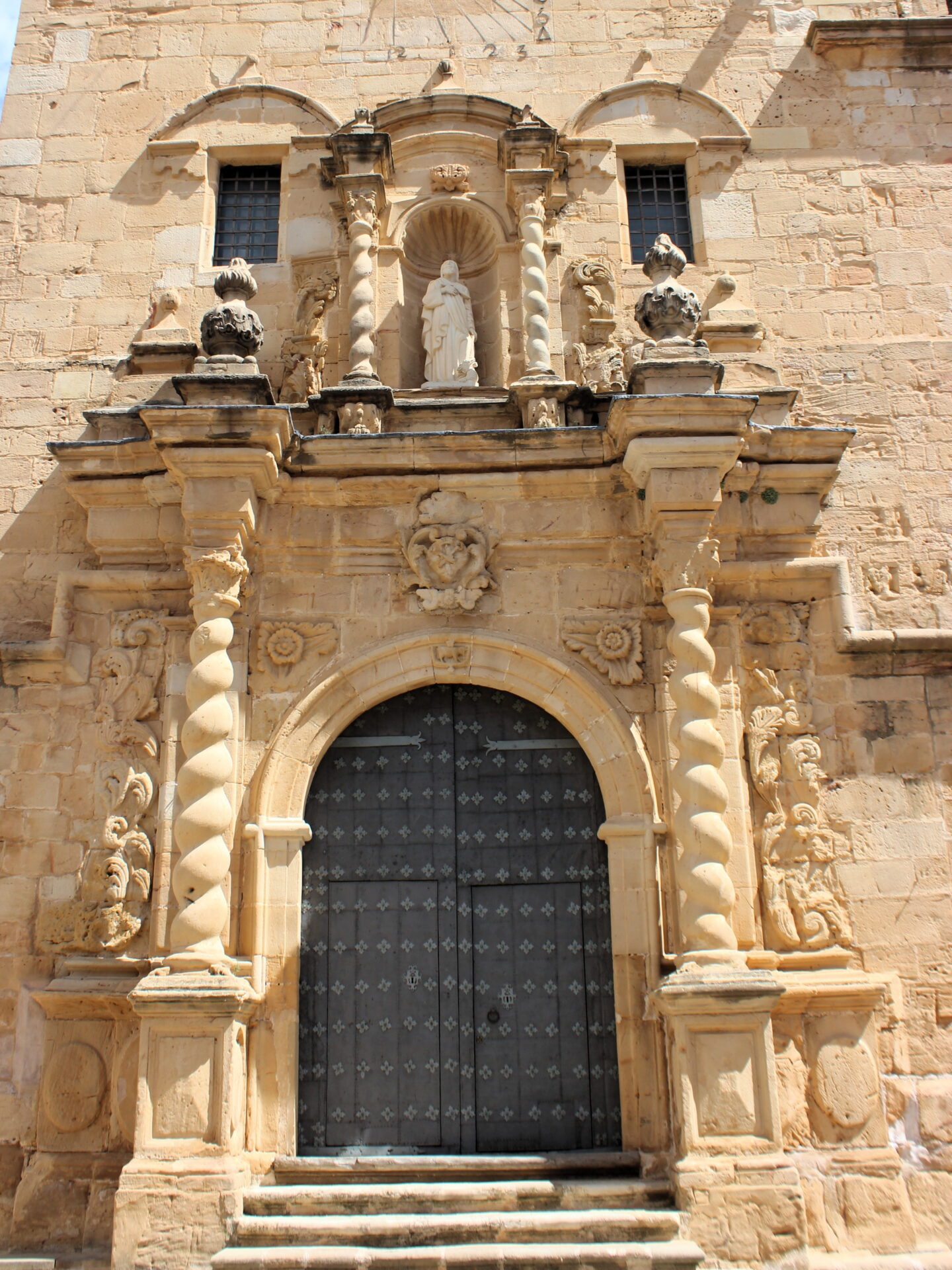 Portada barroca iglesia de Beceite