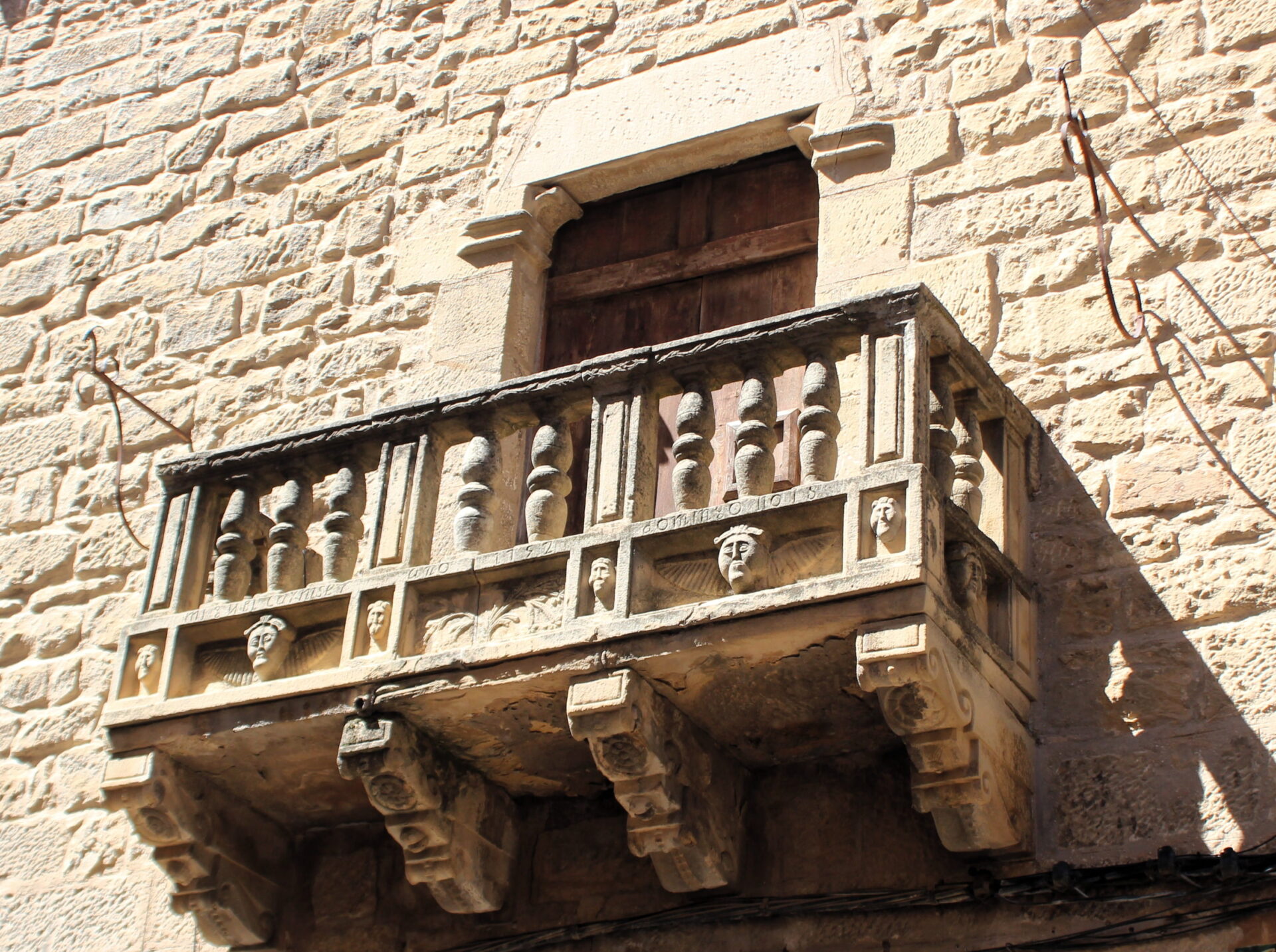 Balcón del Palacio de la Justicia en Calaceite