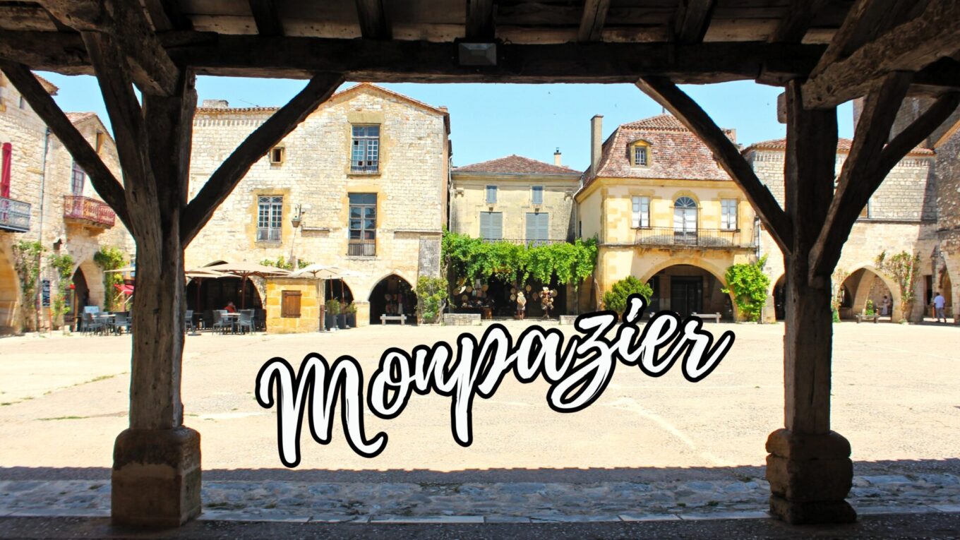Plaza medieval de Monpazier con soportales