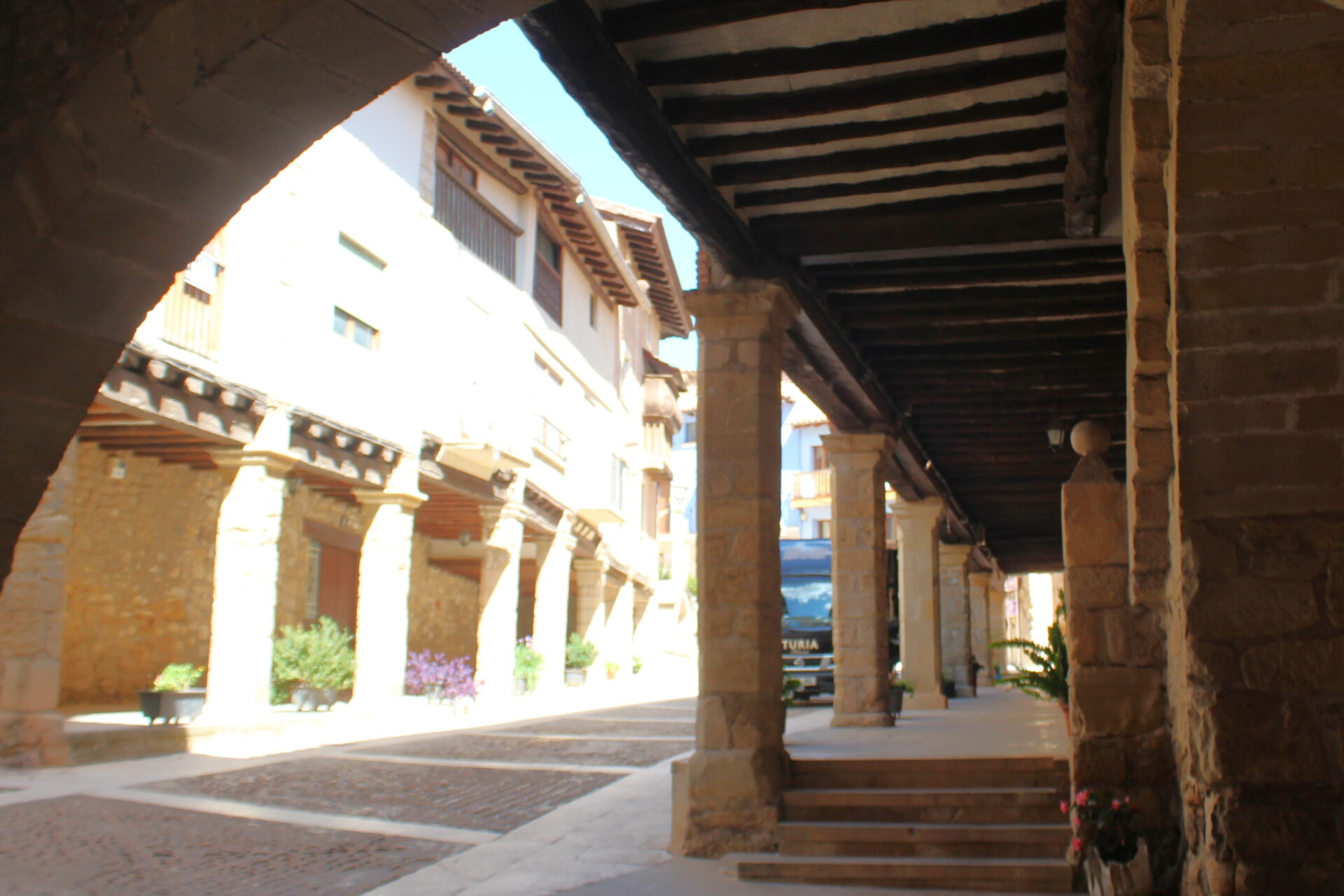 Soportales de Ráfales. 