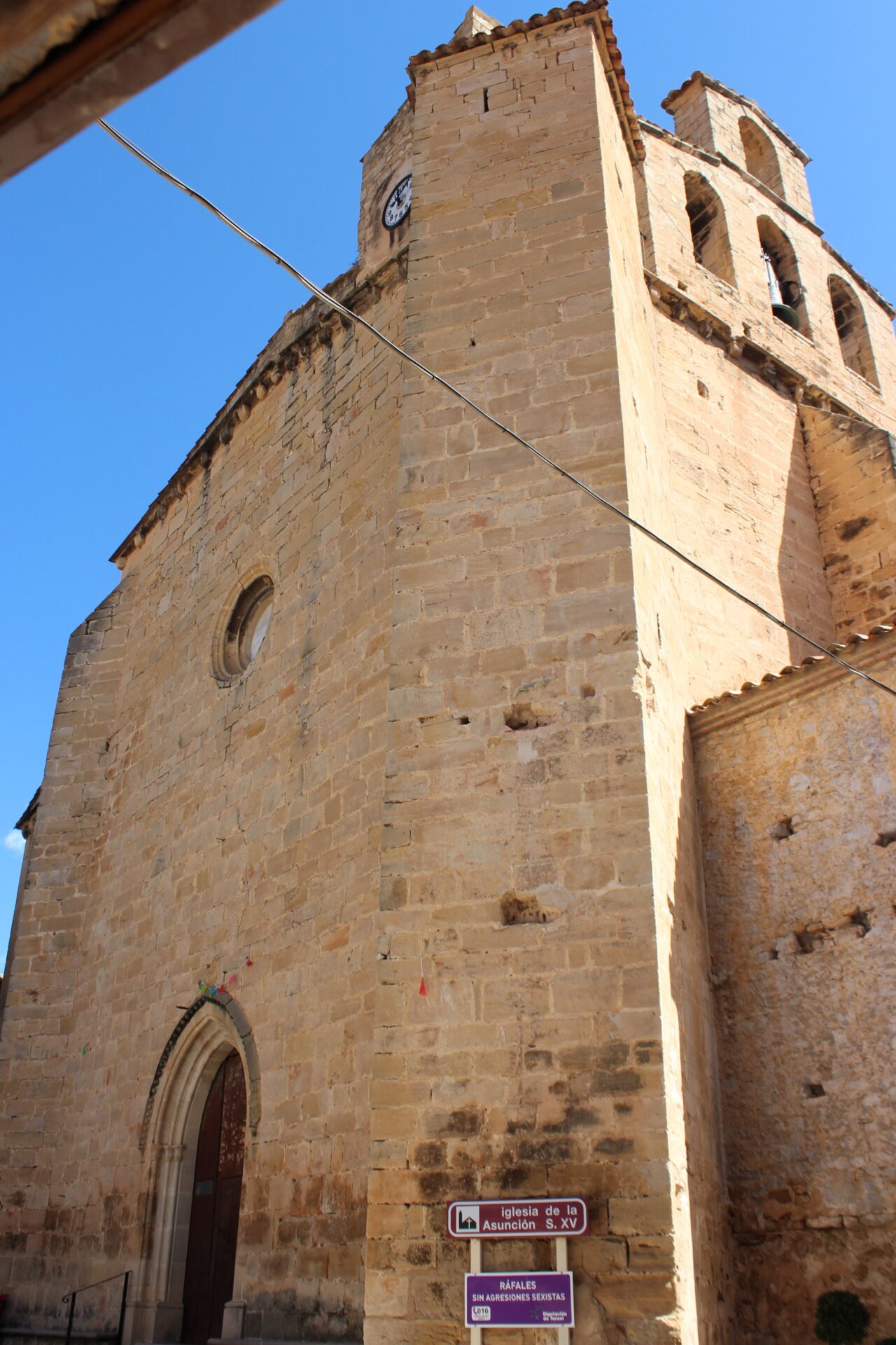 Iglesia de la Asunción con espadaña. Matarraña. Teruel