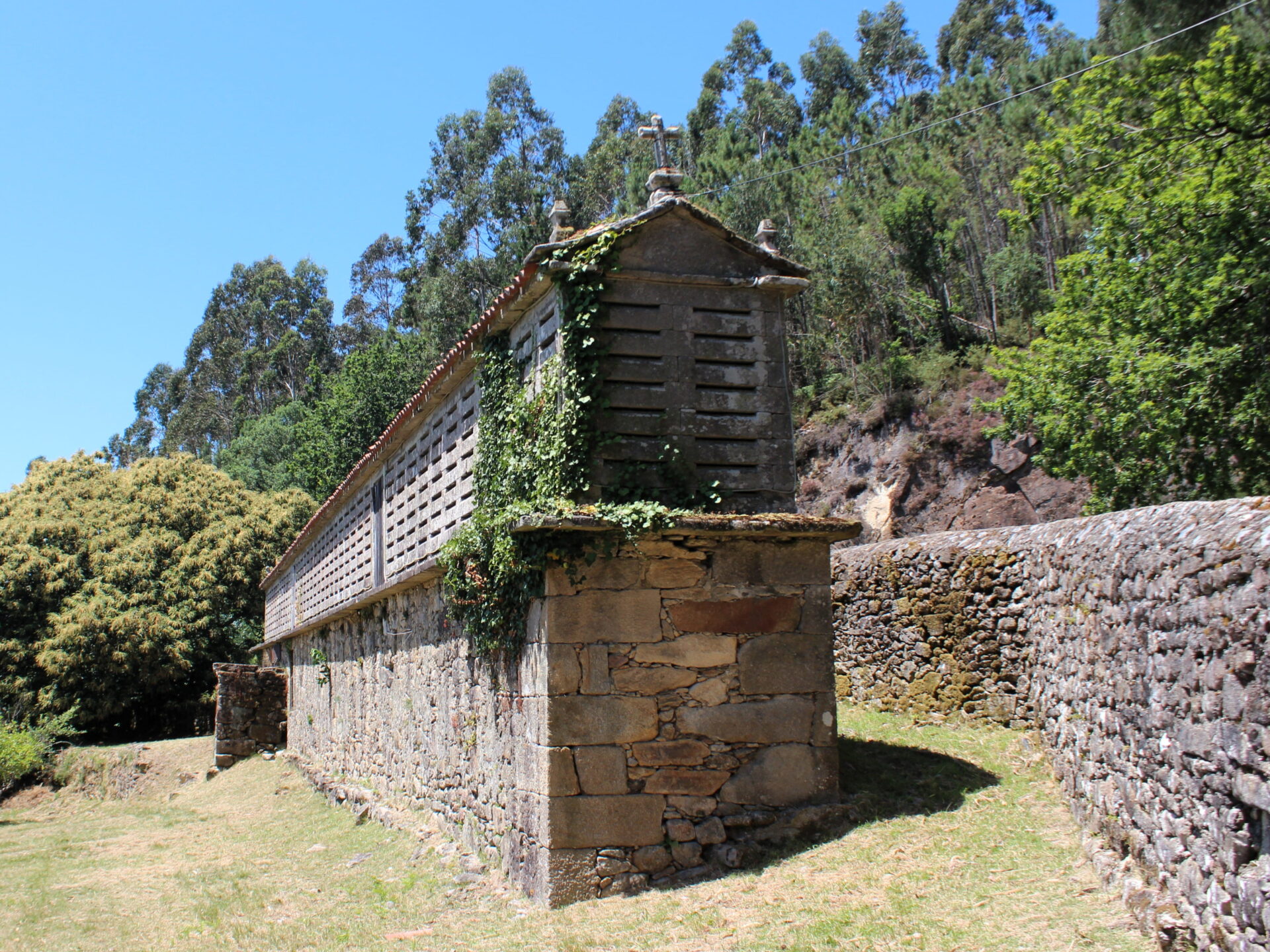 Hórreo de Araño el más largo de Galicia