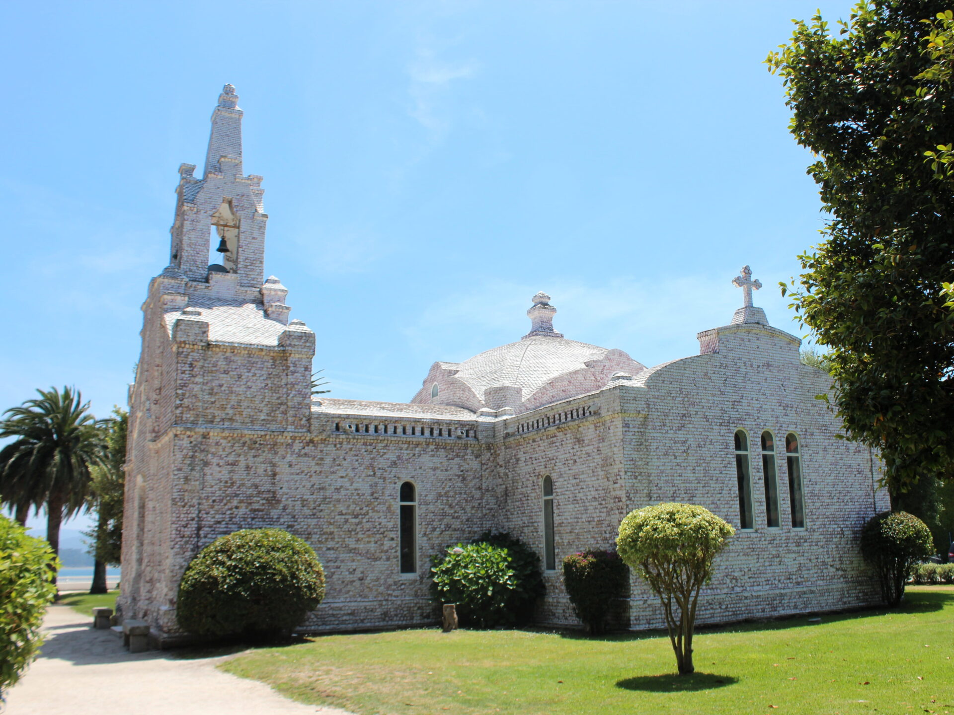 Ermita de conchas de la Isla de la Toja
